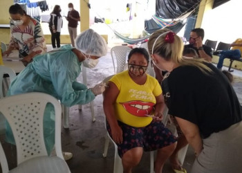 Indígenas venezuelanos são vacinados em Teresina